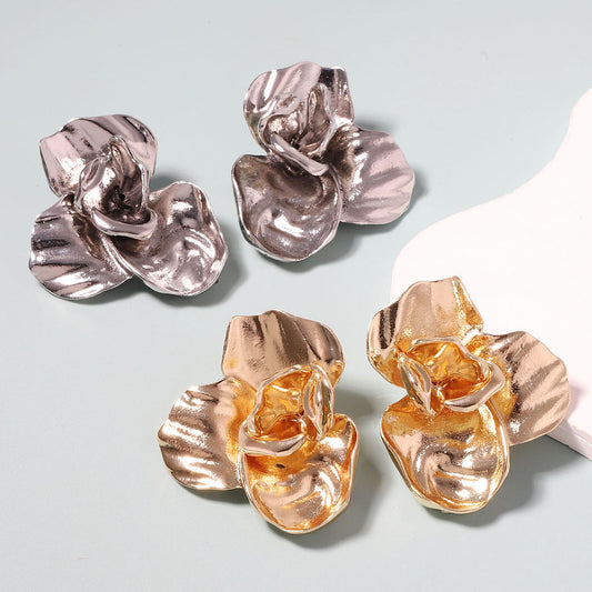 Retro-Inspired Minimalist Floral Stud Earrings for Women – Effortlessly Chic Everyday Essential for Work and Casual Outfits