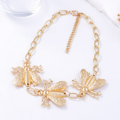 Unique Statement Alloy Animal-Insect Layered Choker Necklace - Exquisite Hip-Hop Punk Style for Bold Fashion Lovers
