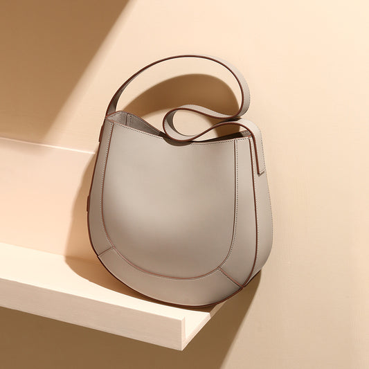 Genuine Leather Sherry Tote Bag Chic Minimalist Large Capacity Shoulder Bag for Everyday Commute and Fashion Forward Looks