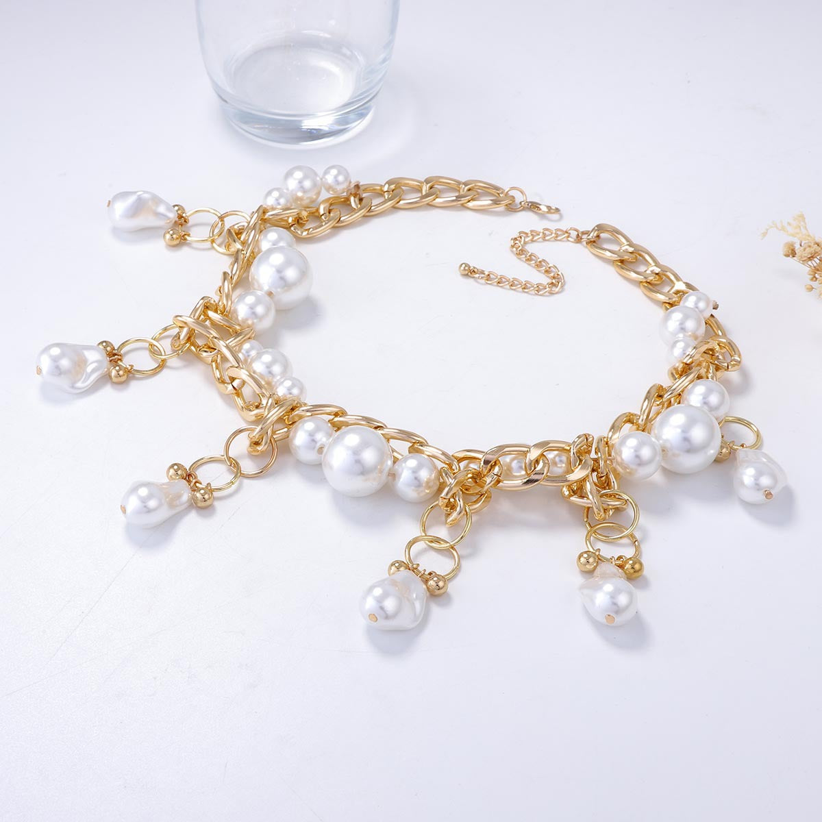 Luxurious Baroque-Inspired Statement Necklace for Women – Exquisite Faux Pearl and Geometric Woven Design with Bold Chain for a Sophisticated Look