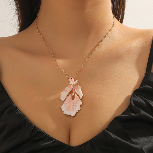 Elegant Gold Star and Pink Fish Necklace - Chic Versatile Jewelry for Every Occasion