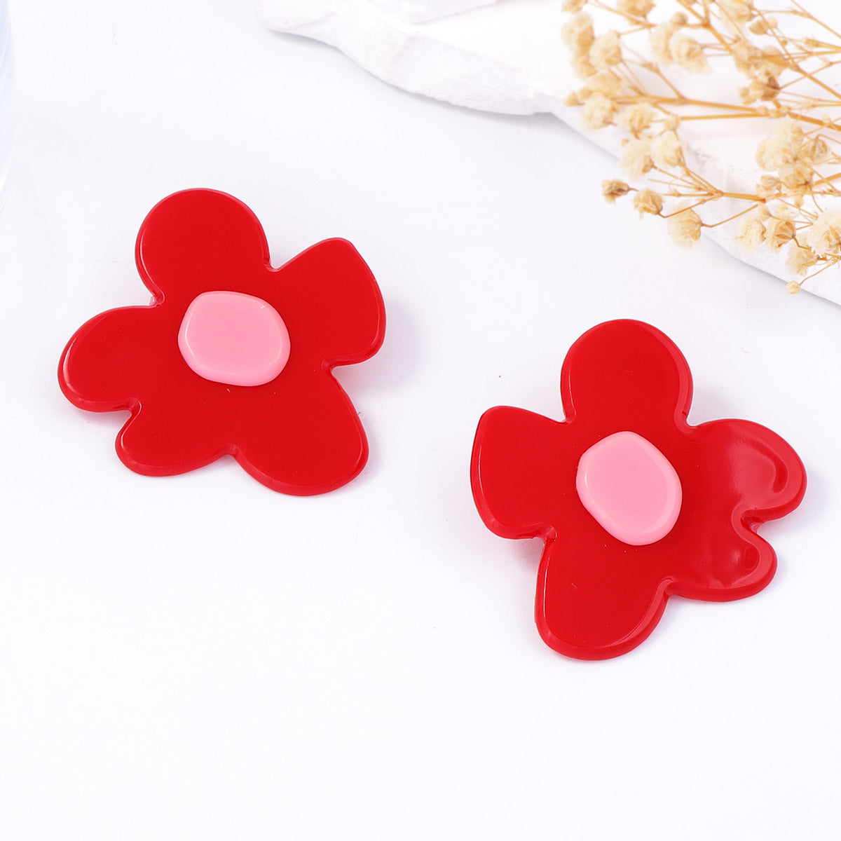 Charming Minimalist Acrylic Cartoon Flower Earrings – Versatile and Cute Accessories for Everyday Wear and Commuting