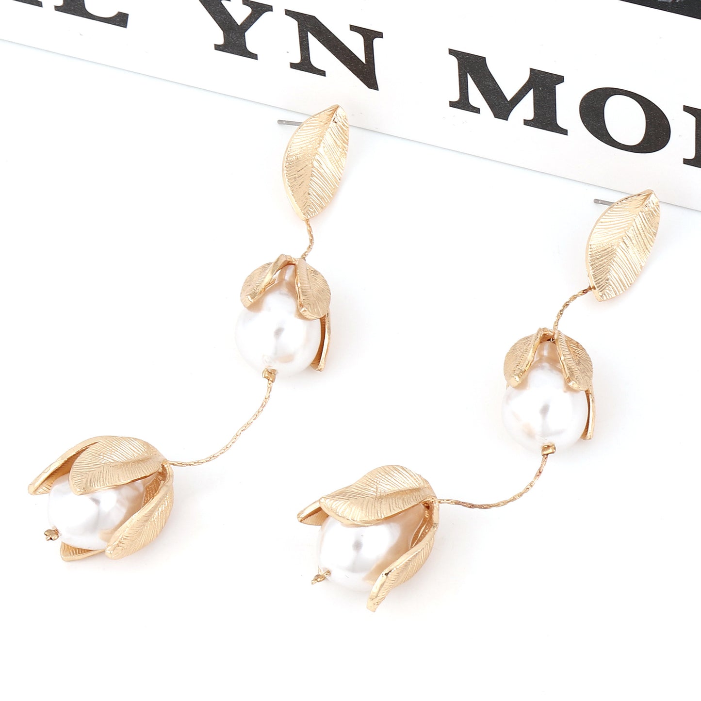 Stylish  Minimalist Floral Pearl-Accented Chain Earrings for Women – Versatile Design Perfect for Summer and Autumn Wear