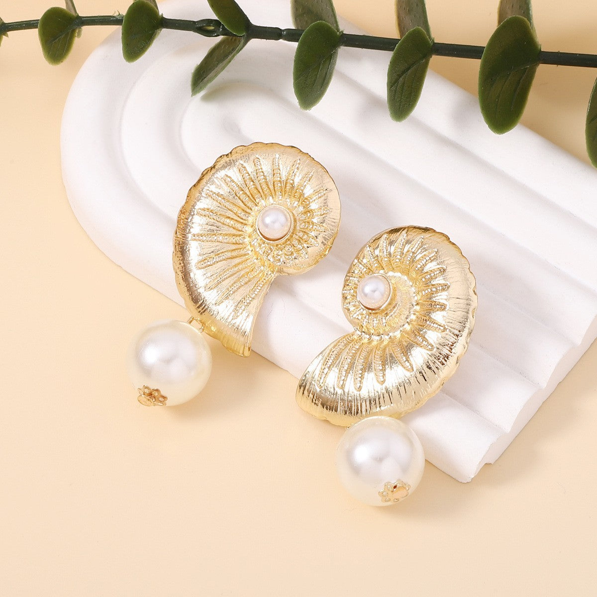 Chic Vintage Beach-Inspired Earrings with Unique Seashell Designs and Pearl Accents – Perfect for Your Next Vacation