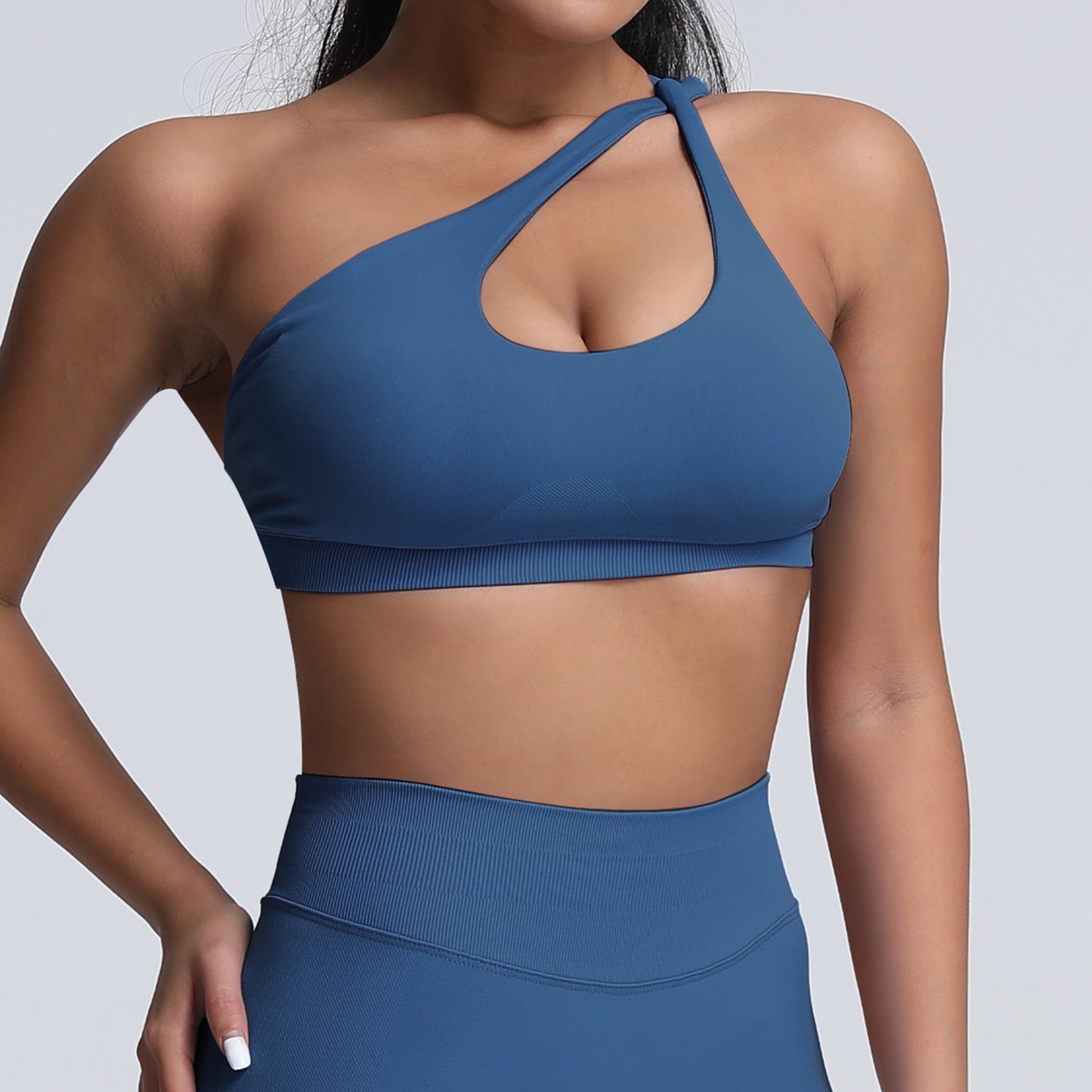 Seamless Matte Nylon Sports Bra for Women High Elasticity Quick Dry Fabric Asymmetrical Design for Yoga and Activewear