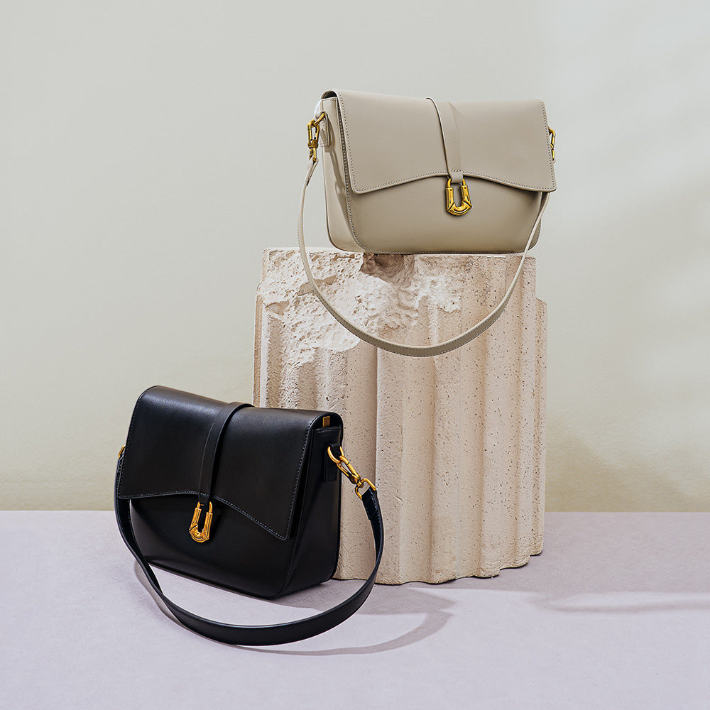 Vintage Inspired Underarm Bag Leather Crossbody Purse with Spacious Capacity for Daily Commutes