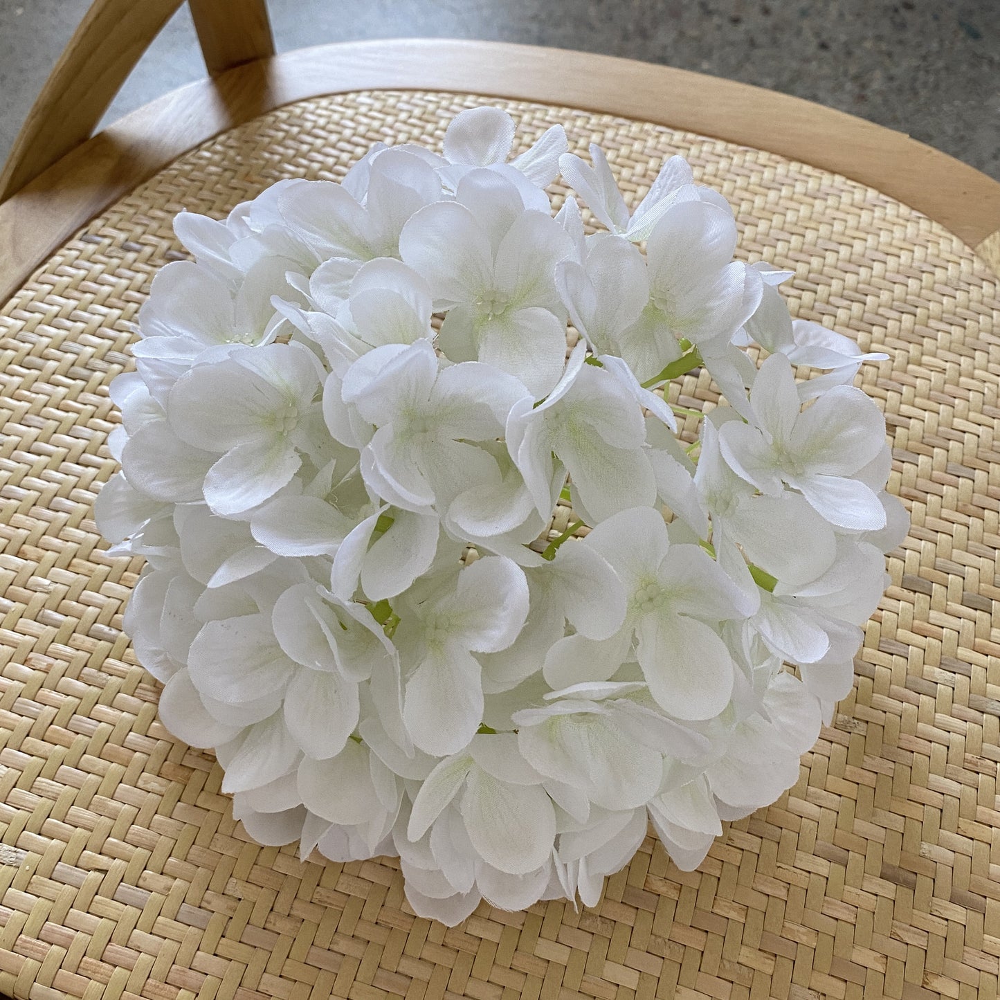 20cm Large Artificial Hydrangea Flower Head - 120 Vibrant Silk Blossoms Perfect for Weddings, Home Decor, and Photography Props