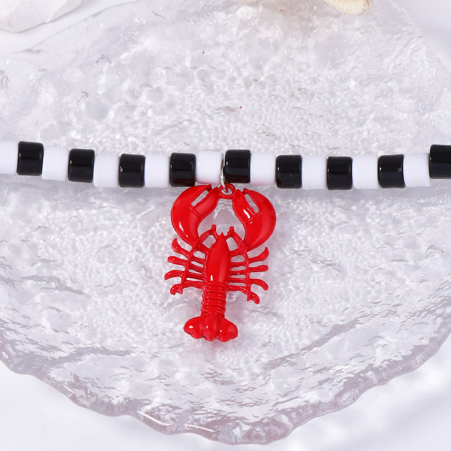 Chic Minimalist Beach-Inspired Alloy Lobster Pendant Necklace for Women - Elegant Black and White Beaded Statement Jewelry