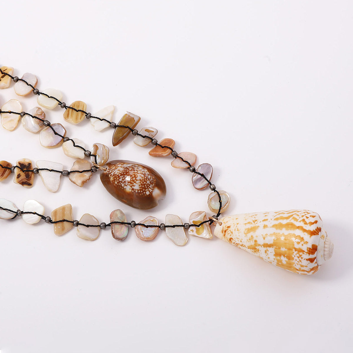 Unique Summer Ocean-Inspired Seashell Pendant Necklace for Women – Delicate, Trendy, and Perfect for Casual Outings