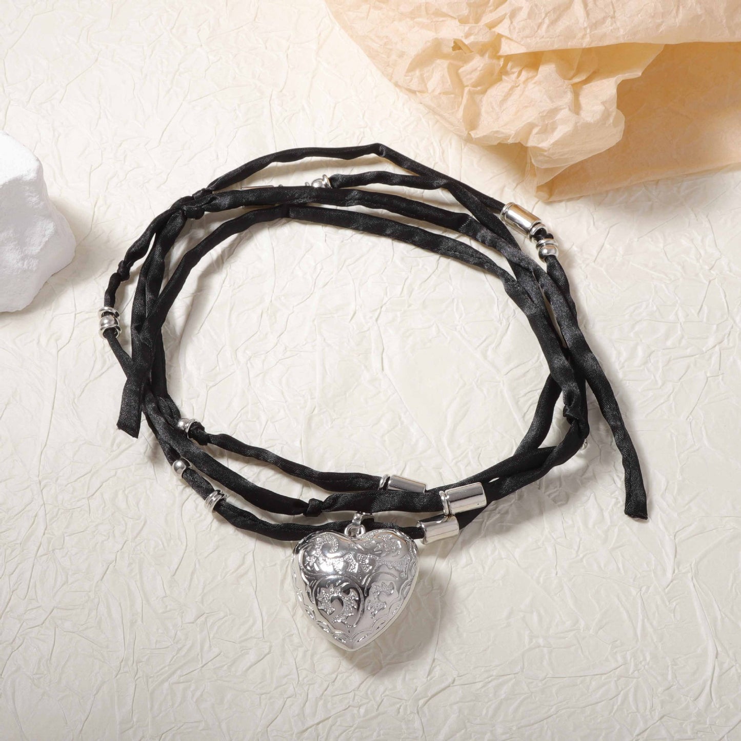 Unique 3D Heart Pendant Long Fabric Street Style Necklace for Men and Women – Perfect for Everyday Wear and Special Occasions