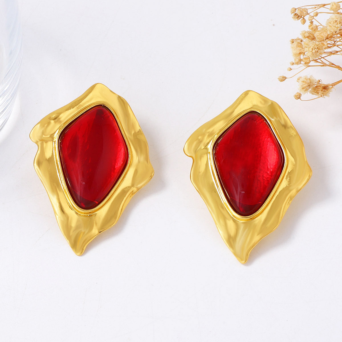 Chic French Vintage-Inspired Geometric Pleated Alloy Diamond Resin Gemstone Earrings - Elegant Statement Studs for Fashion Shows