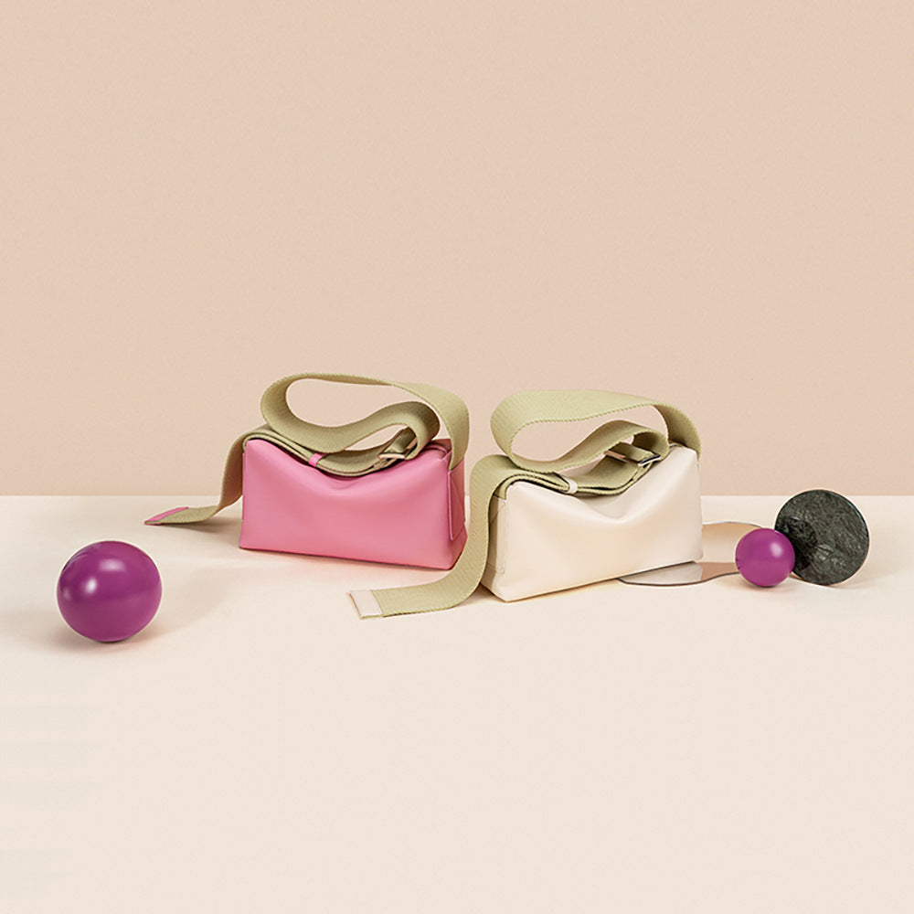 Wide Woven Shoulder Strap Women's Casual Pillow Bag Luxurious Soft Leather Crossbody Handbag for a Relaxed Chic Look