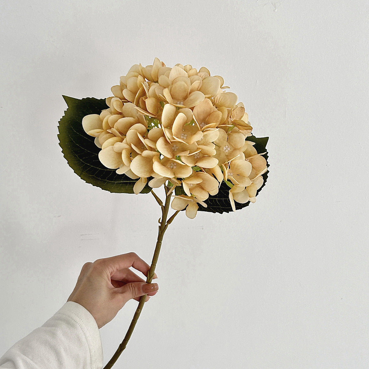 Hydrangea Faux Flower – Realistic Touch, Perfect for Living Room & Dining Table Decor, Elegant Centerpiece for Home & Office