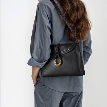 Elegant Leather Saddle Crossbody Bag for Women Versatile Genuine Lambskin Shoulder Purse with Chic Design for Any Occasion