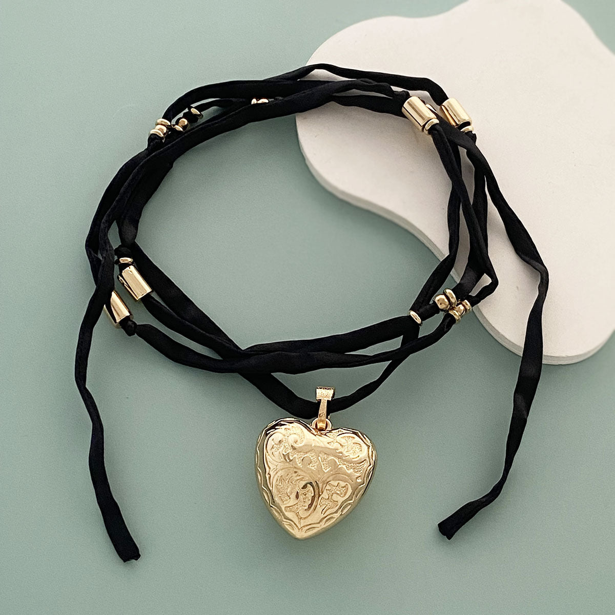 Unique 3D Heart Pendant Long Fabric Street Style Necklace for Men and Women – Perfect for Everyday Wear and Special Occasions