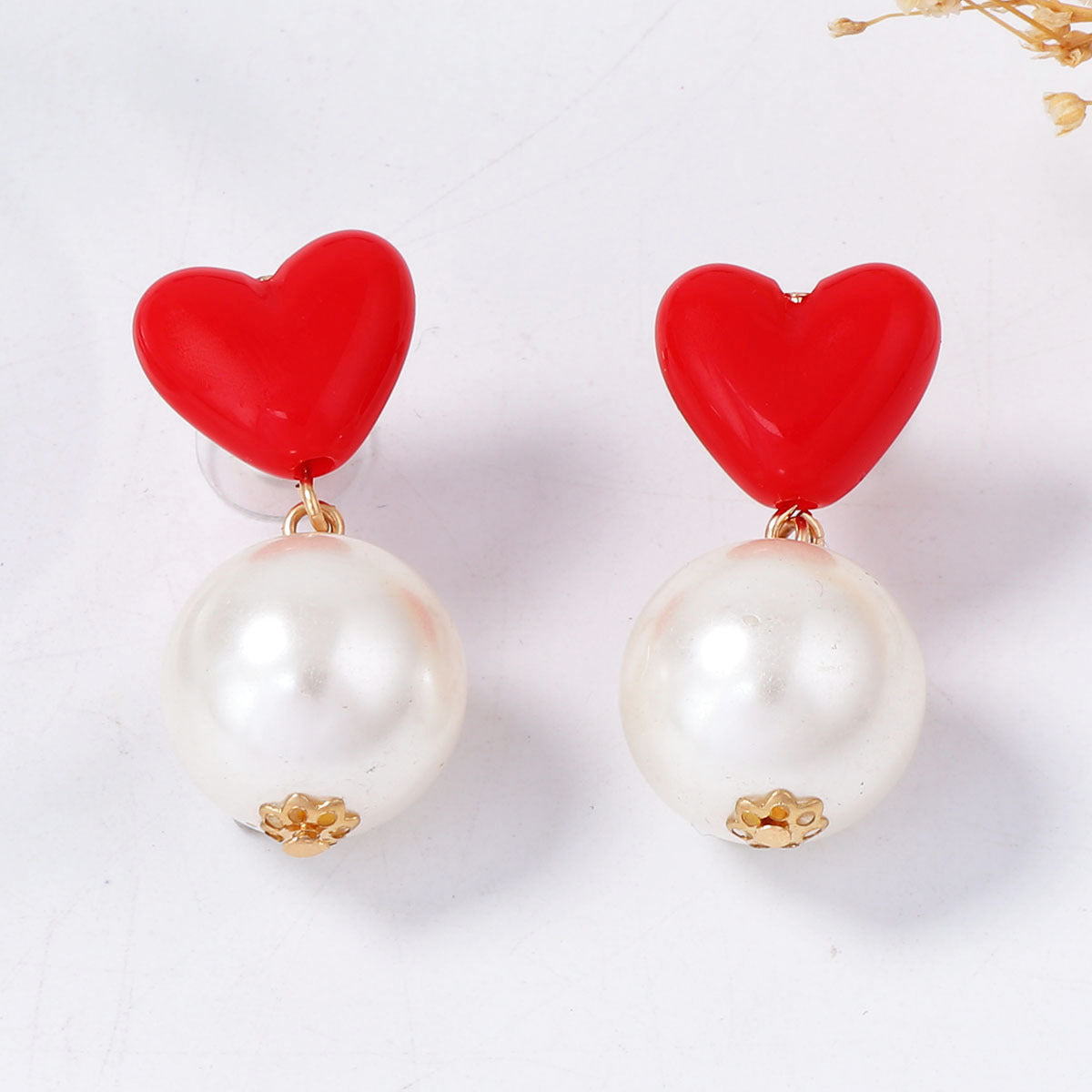 Elegant Minimalist Pearl Heart Earrings for Valentine's Day - Chic and Versatile Jewelry for Any Occasion