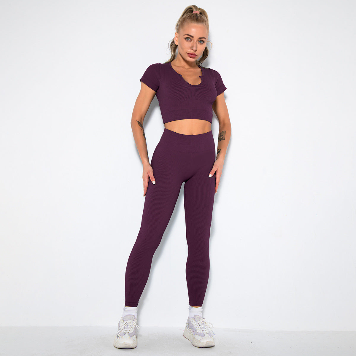 Seamless Sports Bra and Leggings Set Women s Fitted Yoga Outfit for Comfort and Style