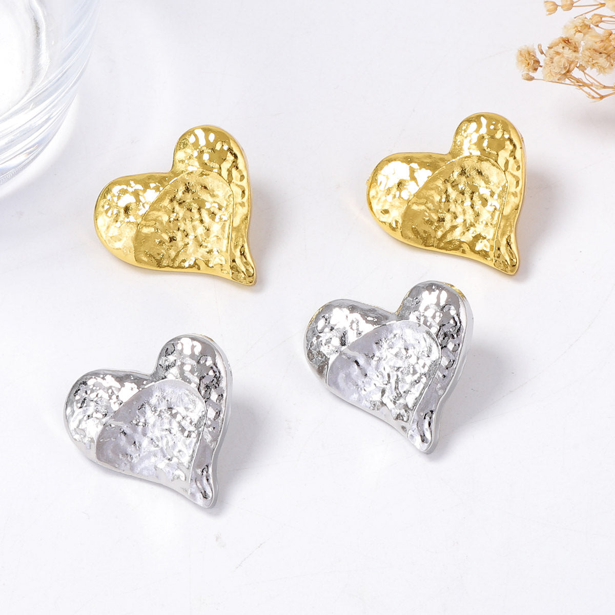 Chic Minimalist Punk-Style Heart-Shaped Alloy Earrings for Women – Versatile Retro Casual Design with Unique Textured Finish