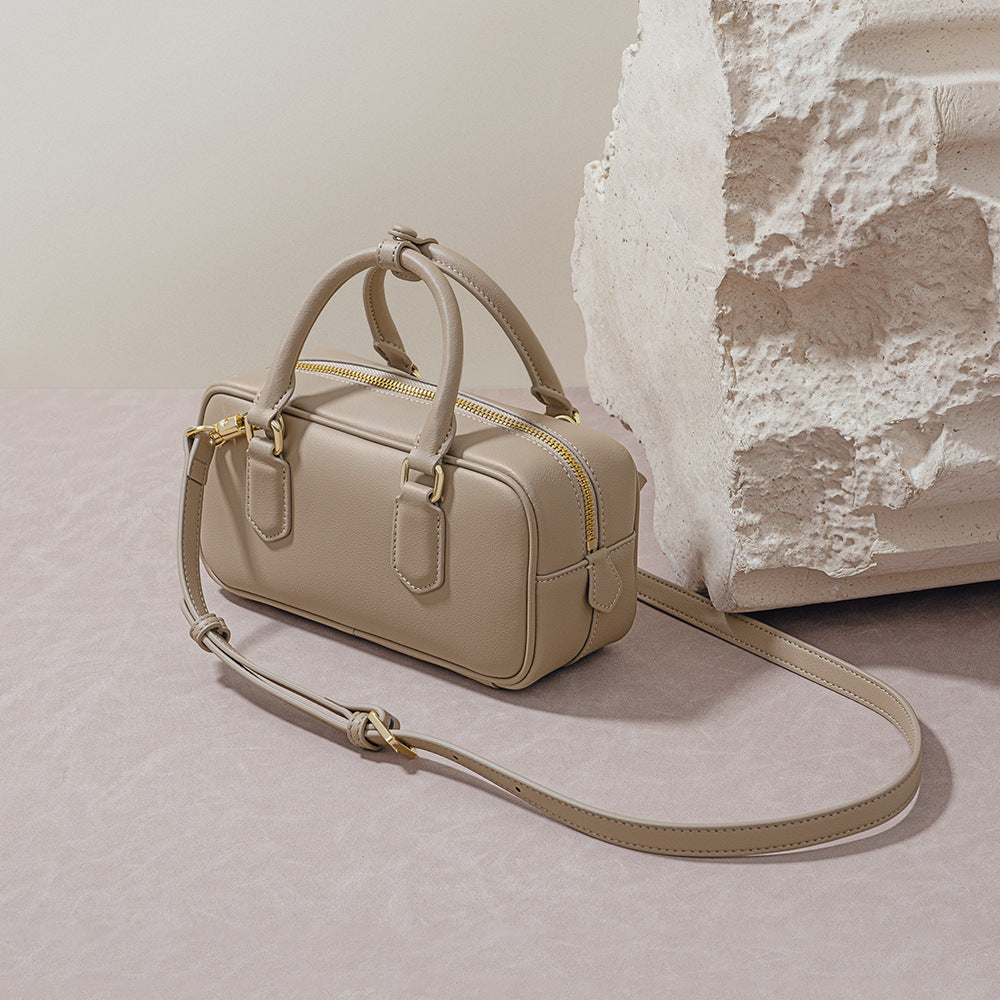 Vintage Inspired Boston Bowling Bag Unique Pillow Design Real Leather Shoulder Crossbody Handbag for Fashion Forward Travelers