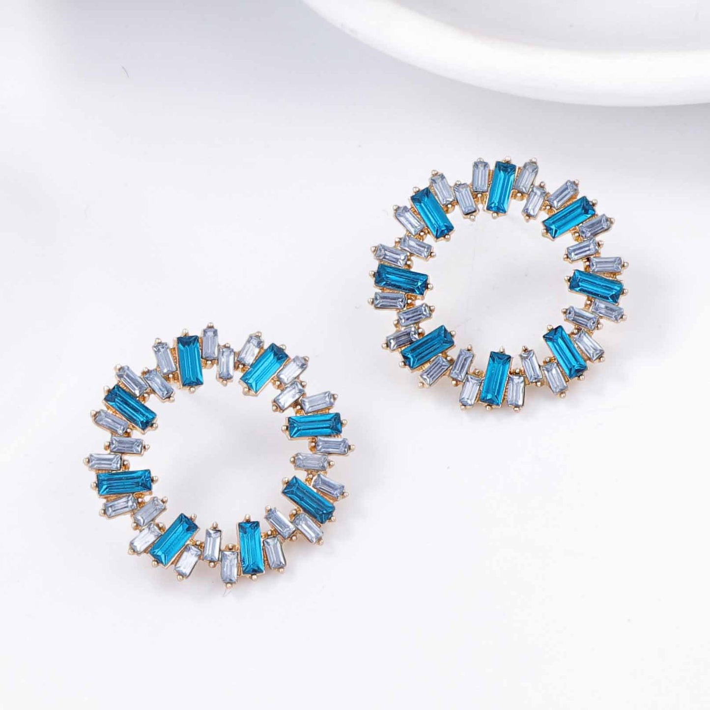 Chic Luxury Geometric Full-Diamond Sunflower Circle Stud Earrings for Women - Versatile Everyday Wear and Perfect for the Office