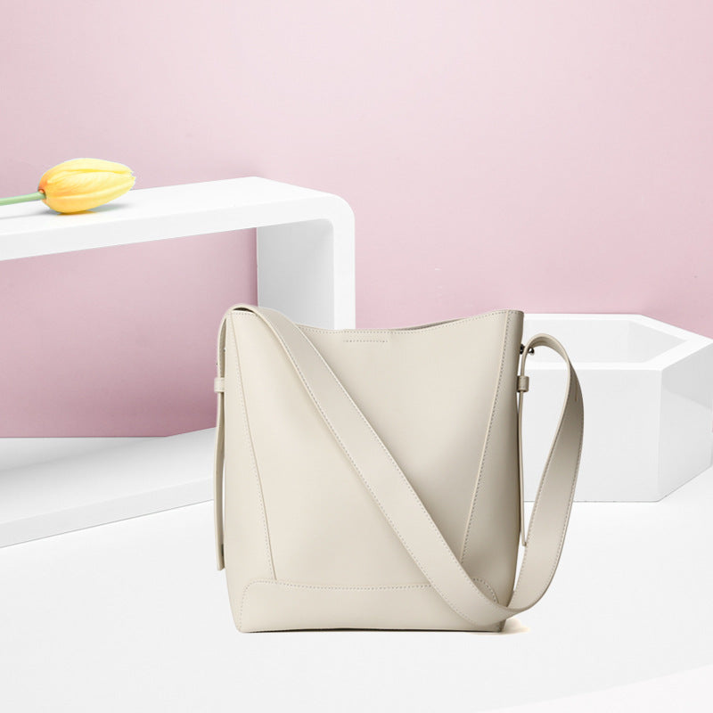 Women's Fashionable Simple Versatile Bucket Bag Spacious Genuine Leather Shoulder Crossbody Commuter Bag