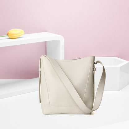 Women's Fashionable Simple Versatile Bucket Bag Spacious Genuine Leather Shoulder Crossbody Commuter Bag