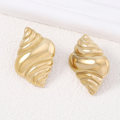 Chic Vintage Beach-Inspired Earrings with Unique Seashell Designs and Pearl Accents – Perfect for Your Next Vacation