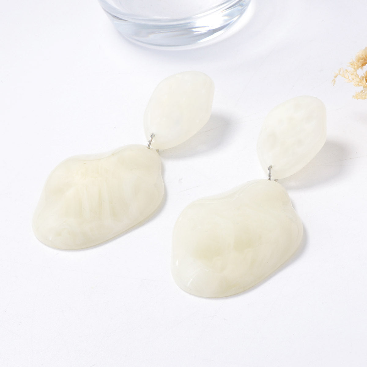 Elegant and Trendy Geometric Irregular Resin Earrings – Chic Statement Accessories for Women