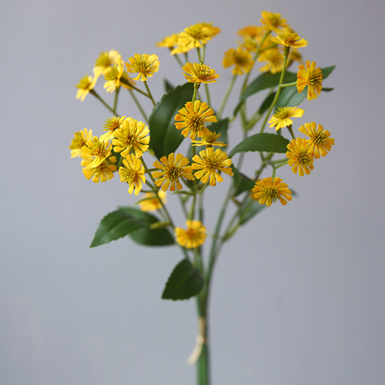 Elegant Artificial Chamomile Flowers for Stunning Floral Arrangements - Perfect Décor for Your Living Room