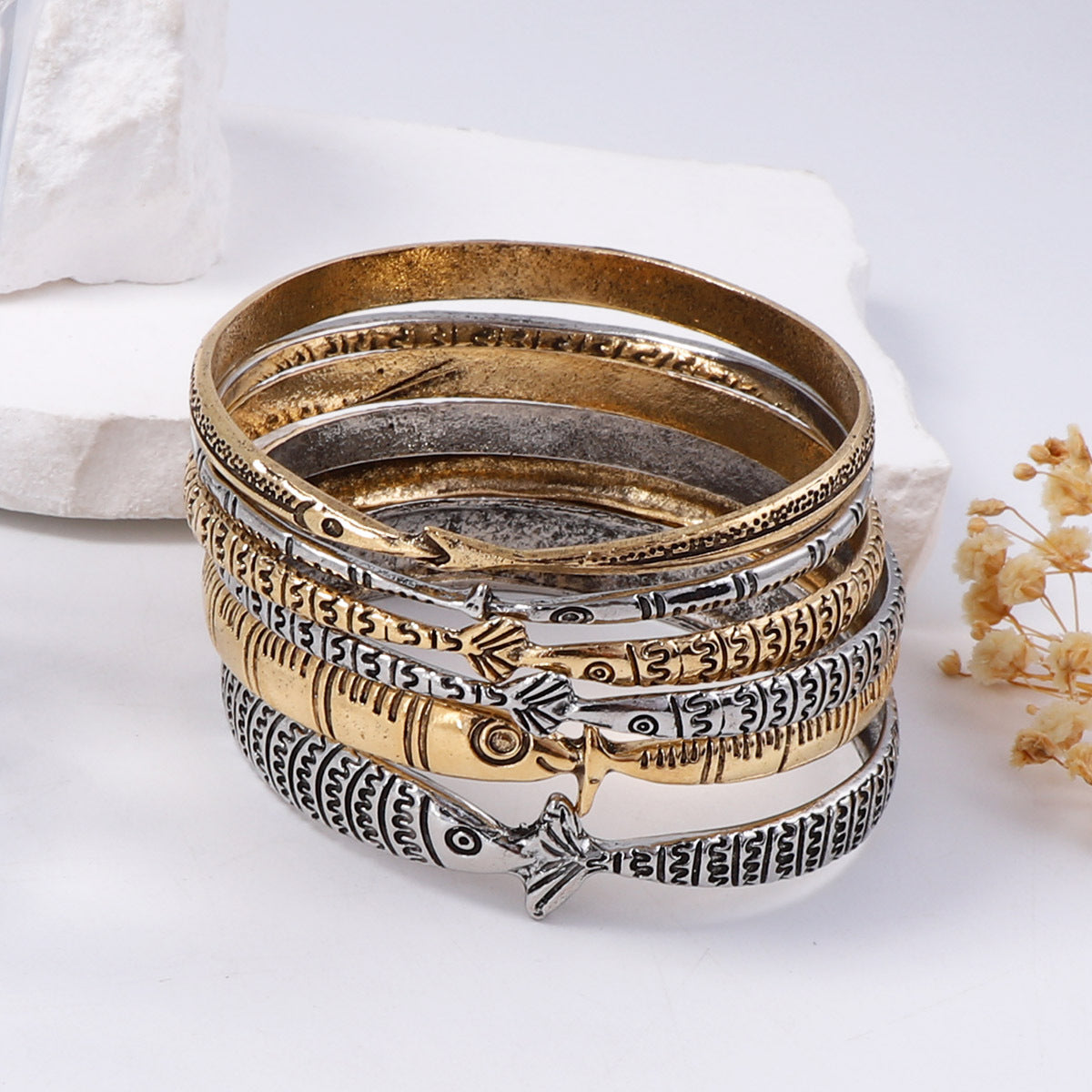 Chic Vintage-Inspired Luxury Multi-Layer Alloy Ocean Animal Fish Bracelets for Women – Unique Fashion Statement Accessory