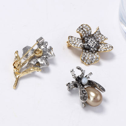 Elegant Luxury Floral and Insect Brooch Set with Sparkling Diamonds - Exquisite Design for Women