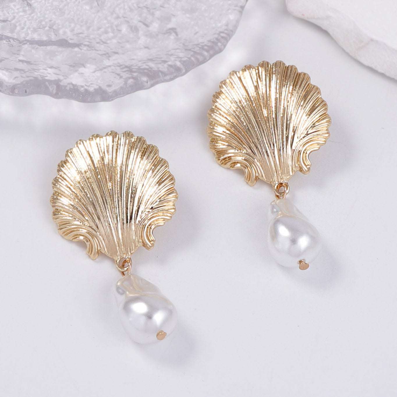 Chic Minimalist Alloy Shell Pearl Pendant Earrings - Elegant Ocean-Inspired Jewelry for Beach and Vacation Wear