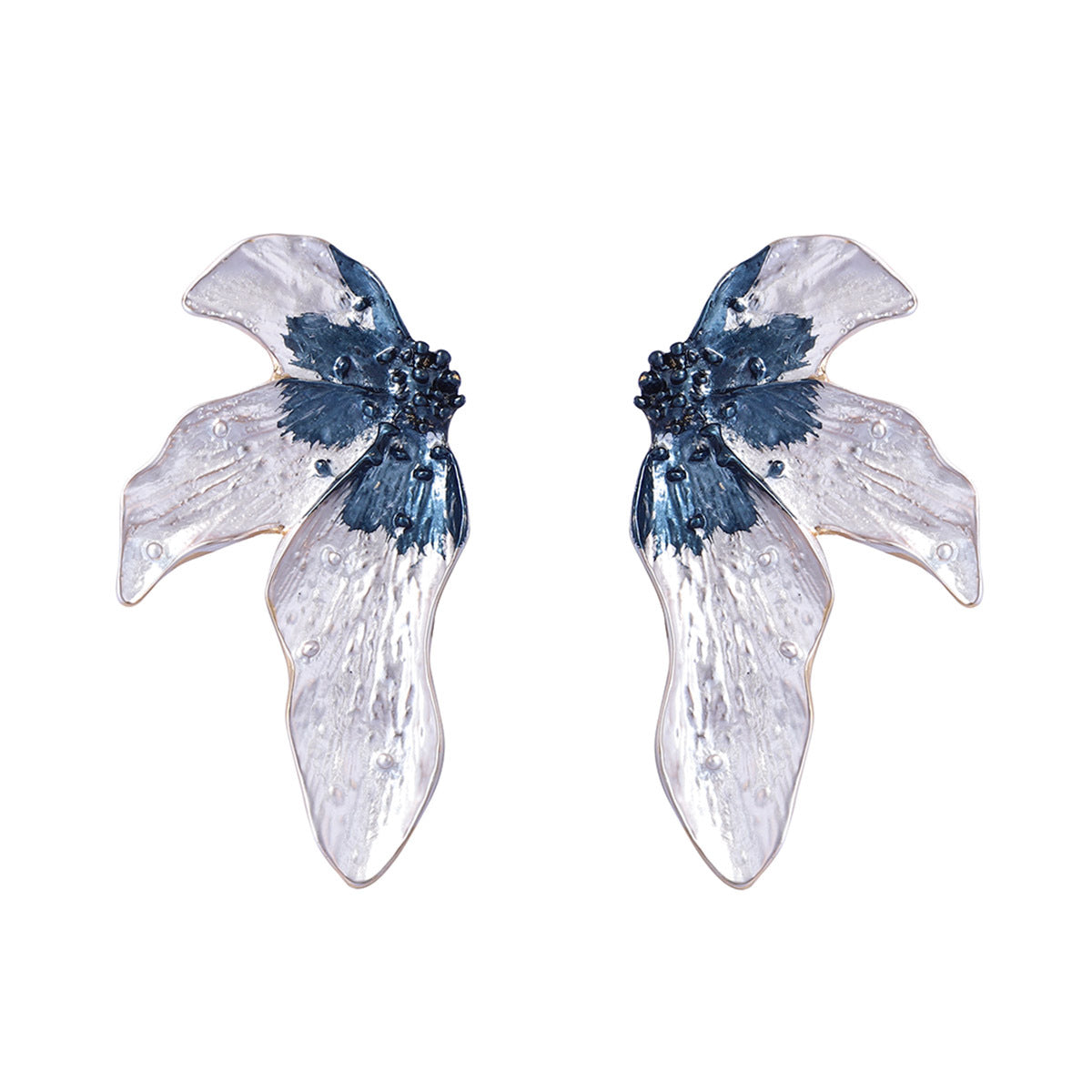 Elegant and Minimalist Alloy Leaf Earrings – Luxurious Yet Affordable Fashion Statement for Women – Versatile, Lightweight, and Trendy Design Perfect for Any Occasion
