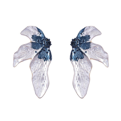 Elegant and Minimalist Alloy Leaf Earrings – Luxurious Yet Affordable Fashion Statement for Women – Versatile, Lightweight, and Trendy Design Perfect for Any Occasion