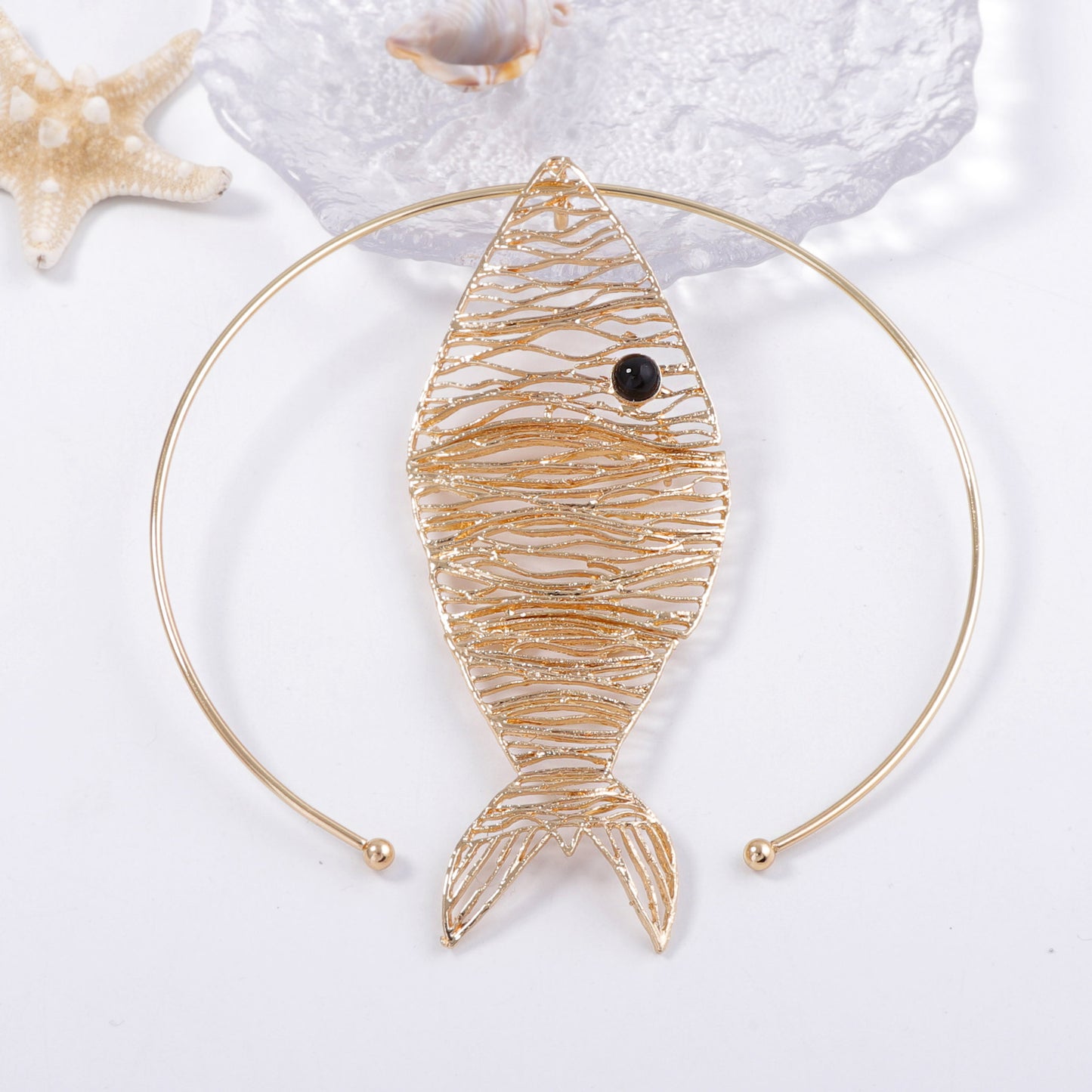Exaggerated Minimalist Animal Fish-shaped Hollow Pendant Necklace - Versatile Alloy Choker for Women, Perfect for Any Outfit!