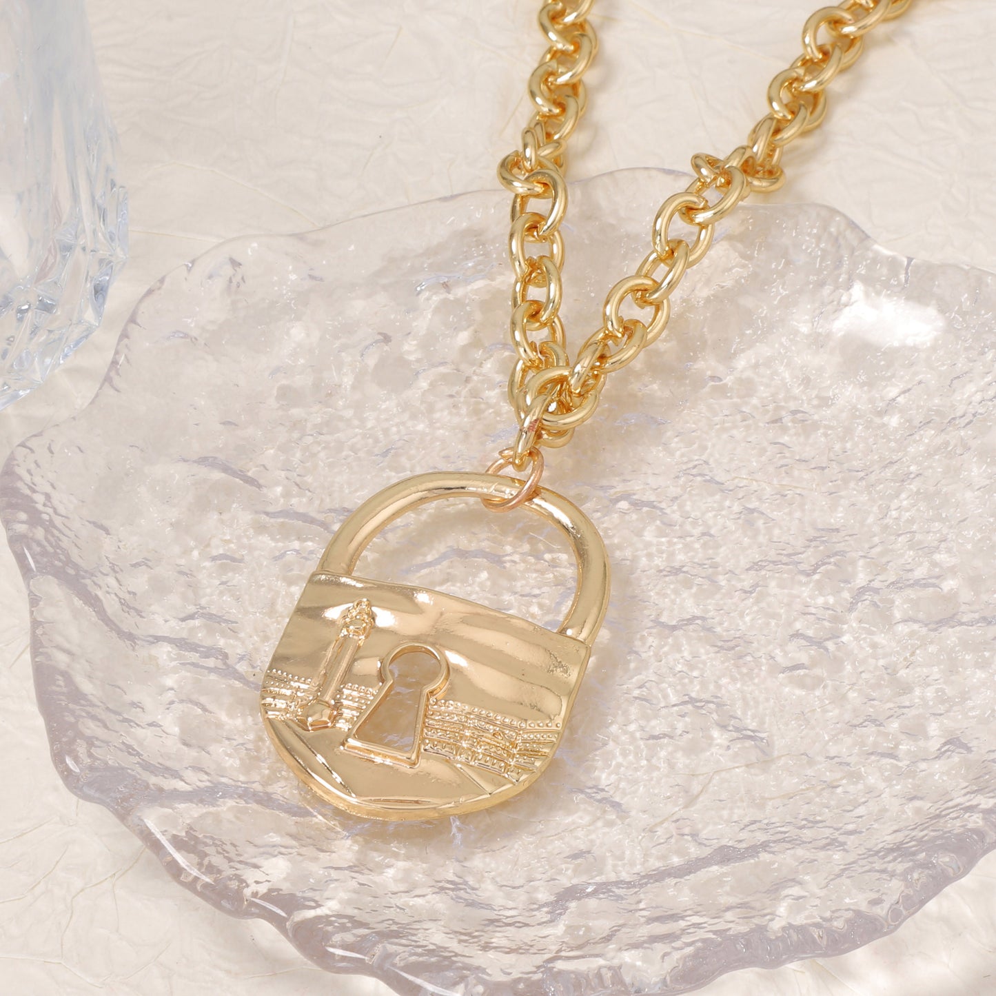 Chic Luxury Casual Minimalist Exaggerated Alloy Key Lock Pendant Chain Necklace – Elevate Your Style with Unique Fashion Statement Accessories