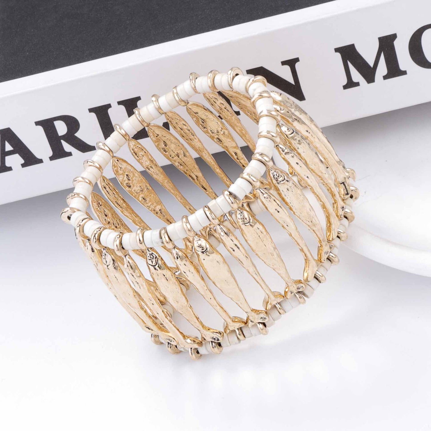 Stylish and Unique Lightweight Luxury Ocean-Inspired Alloy Long Fish Cutout Stretch Bracelet for Casual Elegance
