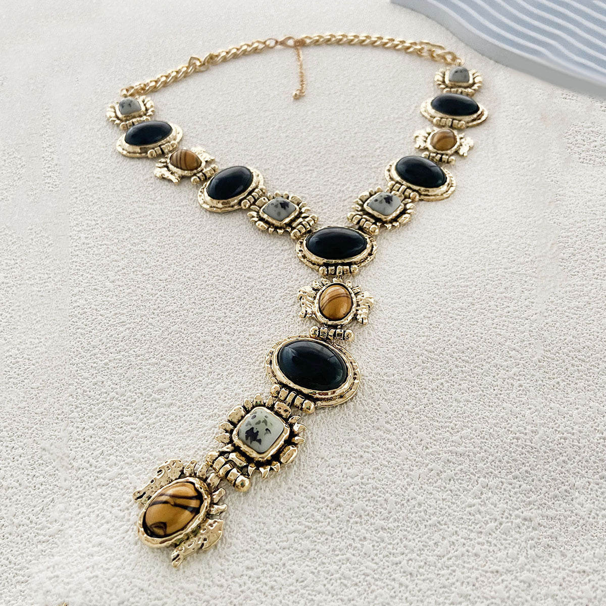 Stylish Autumn  Arrival: Unique Vintage Alloy Resin Gemstone Geometric Pendant Necklace for Women - Perfect for Enhancing Any Outfit with a Touch of Elegance