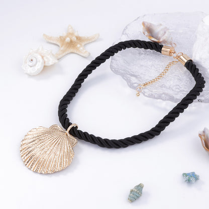 Stylish Minimalist Oversized Alloy Shell Pendant Necklace - Perfect Statement Accessory for Vacation Vibes and Effortless Chic