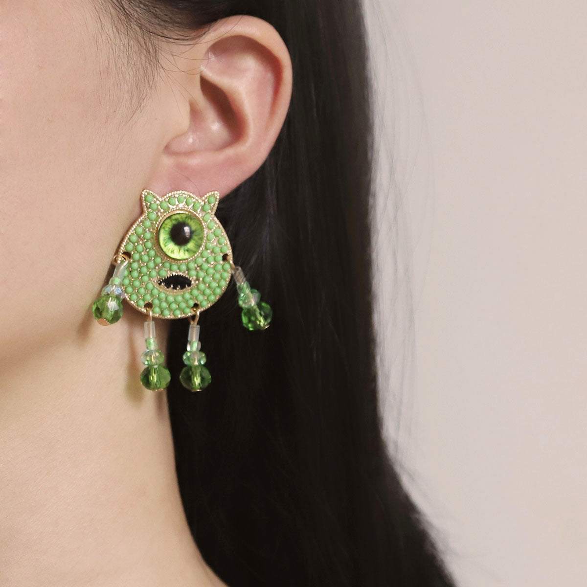 Quirky Cartoon Character Gemstone-Studded Beaded Jewelry – Unique and Fresh Green Design for Individuality