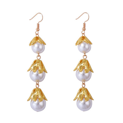 Elegant Baroque Vintage-Inspired Faux Pearl Flower Tassel Drop Earrings for Women – Luxurious and Chic Accessory to Elevate Any Outfit