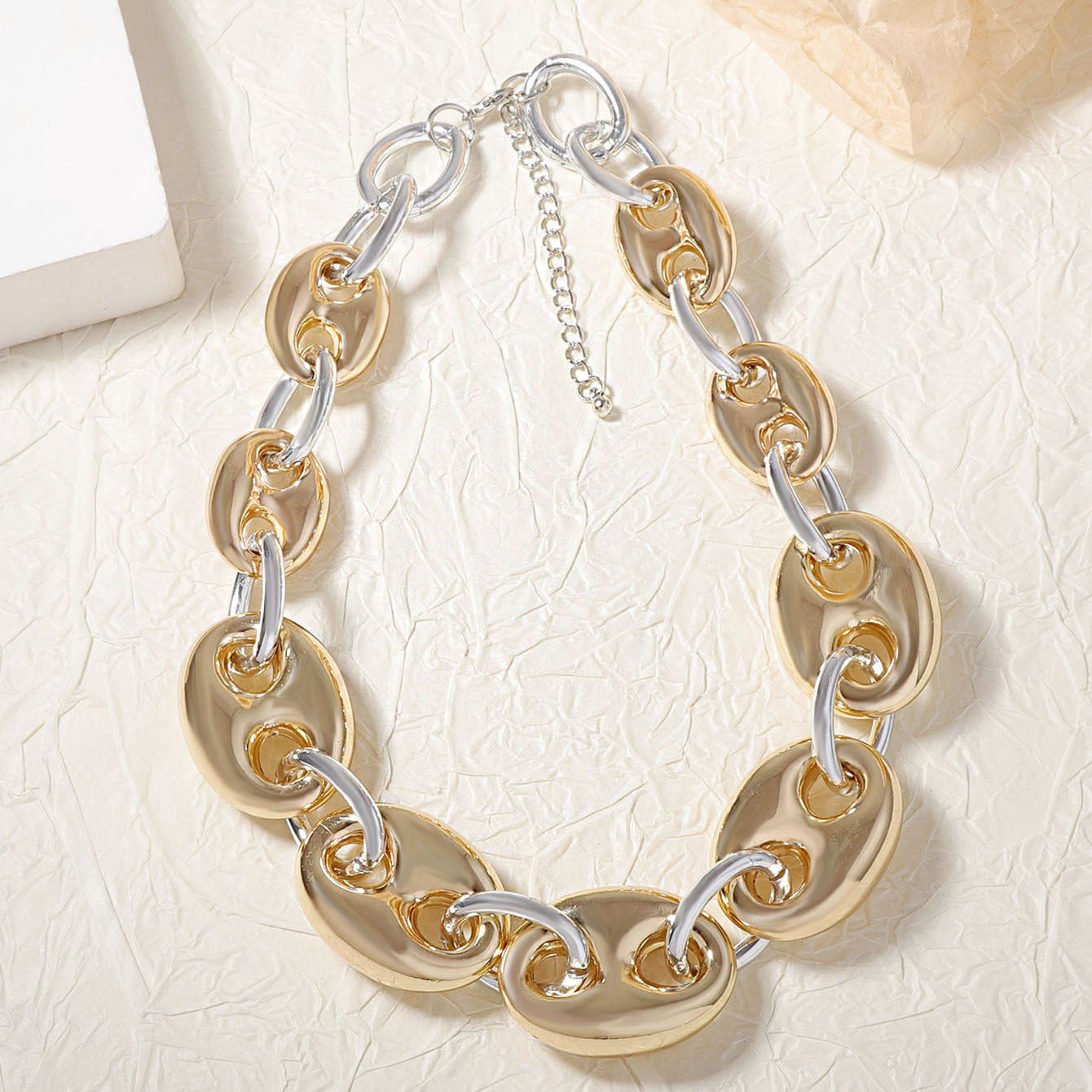 Exaggerated Hip-Hop Punk Style Geometric Interlocking Chain Necklace - Trendy Casual Streetwear for Women