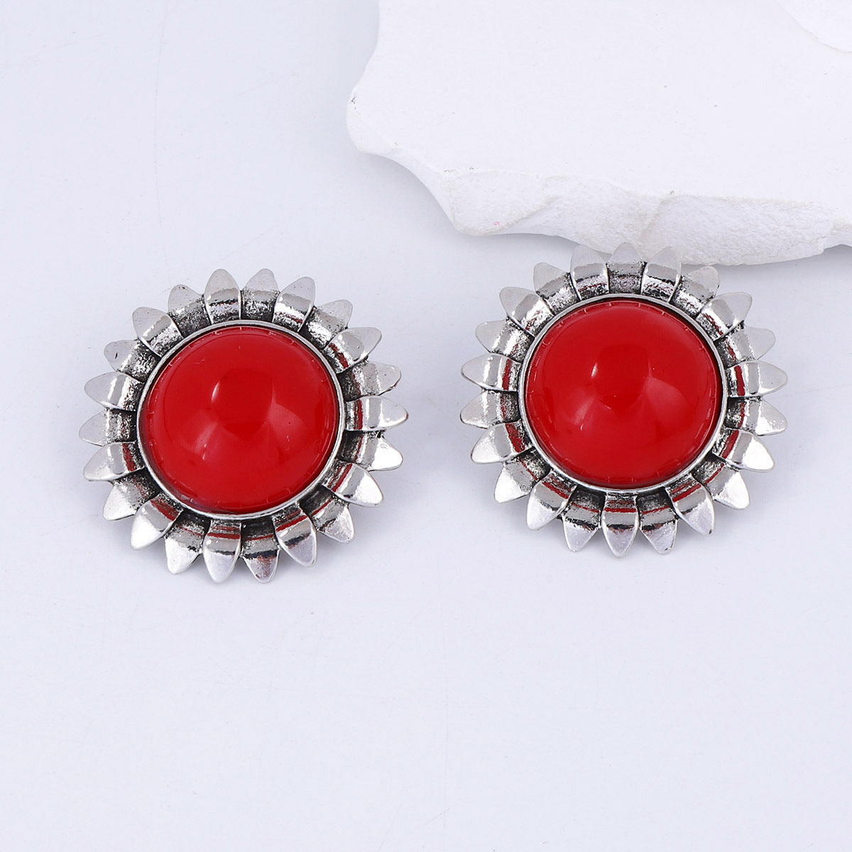 Chic Retro Luxury Geometric Sunflower Resin Alloy Stud Earrings for Women – Fashionable Statement Piece with Unique Design