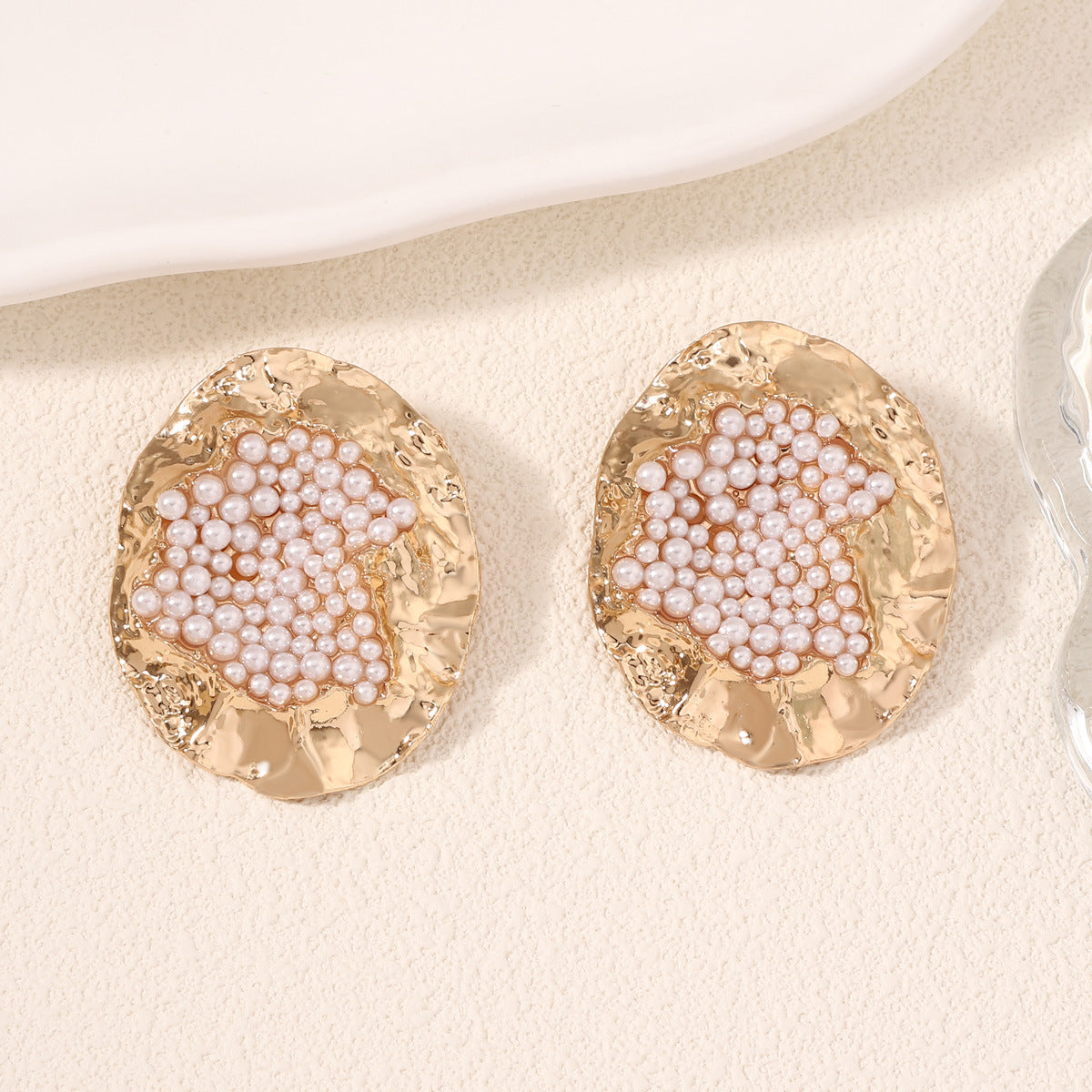 Stylish and Bold Oval-Shaped Statement Earrings with Colorful Rhinestones – Unique Irregular Design in Alloy for a Stunning Look