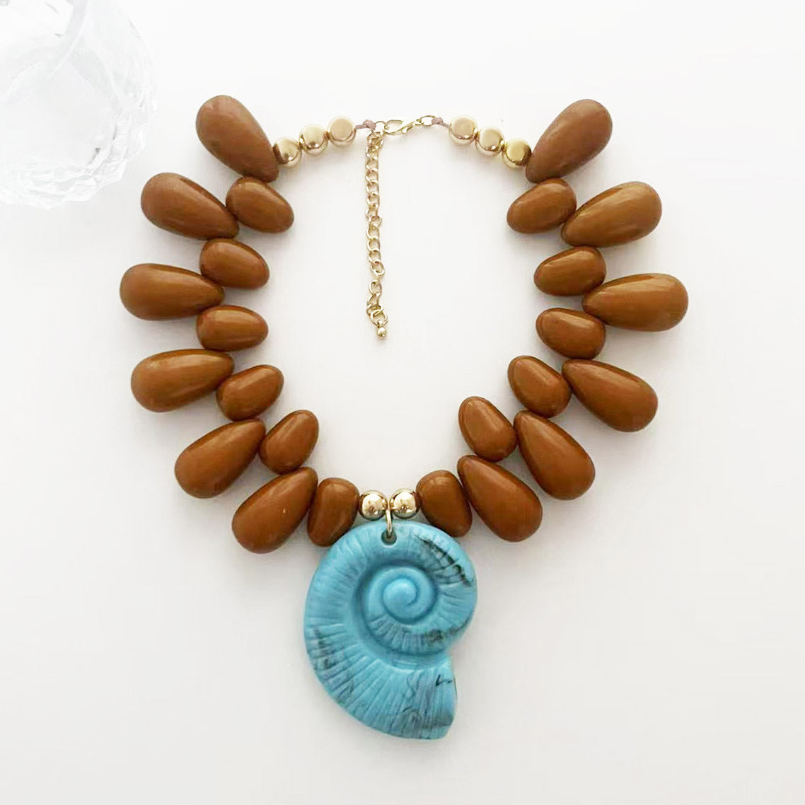 Unique Ocean-Inspired Beaded Sea Shell Pendant Necklace - Trendy and Versatile Women's Statement Jewelry for Beach Getaways