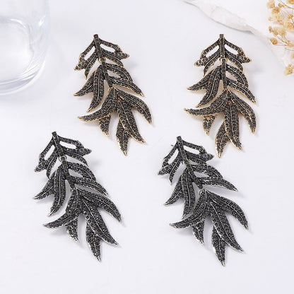 Elegant Vintage-Inspired Hollow Leaf Design Earrings with Sparkling Rhinestones – Chic Alloy Drop Earrings for Women