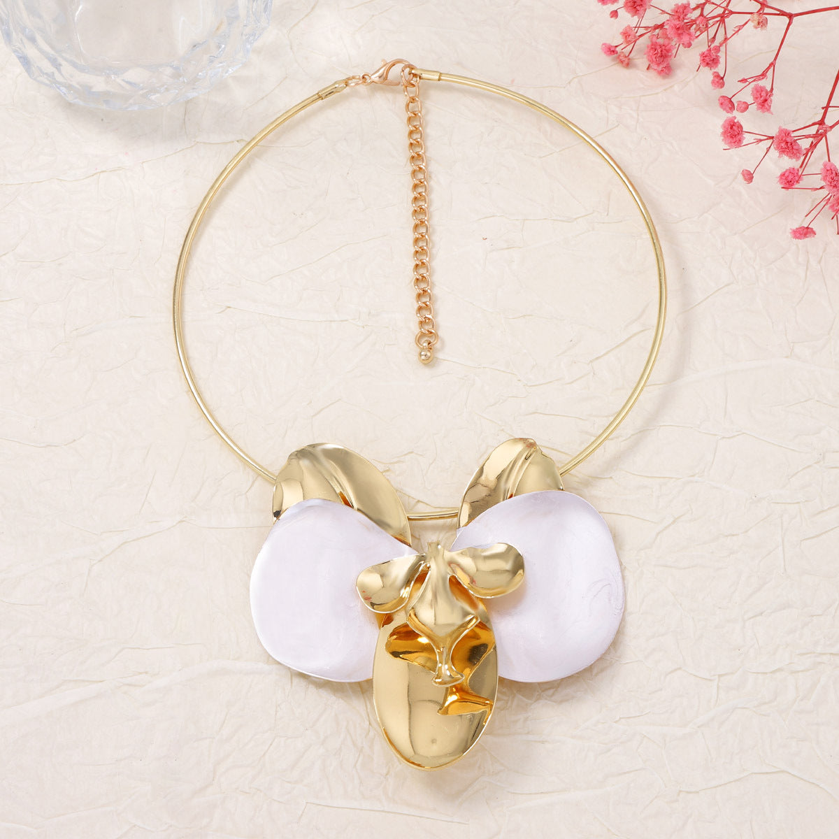 Bohemian Vintage Statement Metal Drop Oil Flower Pendant Necklace - Unique Casual Jewelry for Women