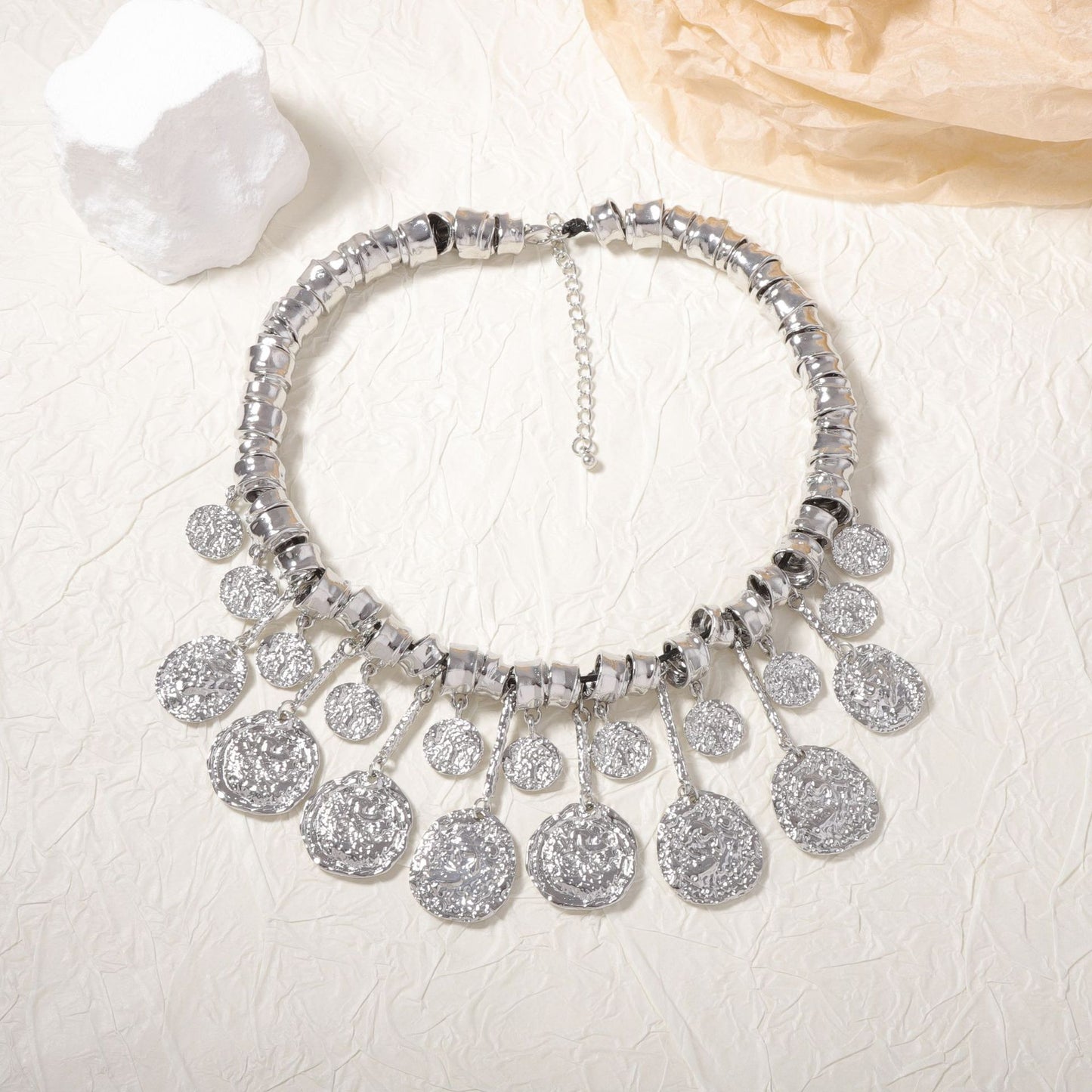 Vintage-Inspired Unique Creative Design Irregular Geometric Tassel Pendant Necklace for Women – Eye-Catching Alloy Jewelry Perfect for Any Occasion