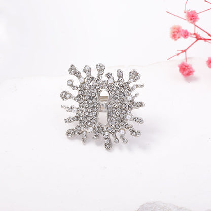 Unique Creative Oversized Exploding Clasp Ring with Adjustable Lock Hole - Stand Out with This Fashion-Forward Statement Jewelry