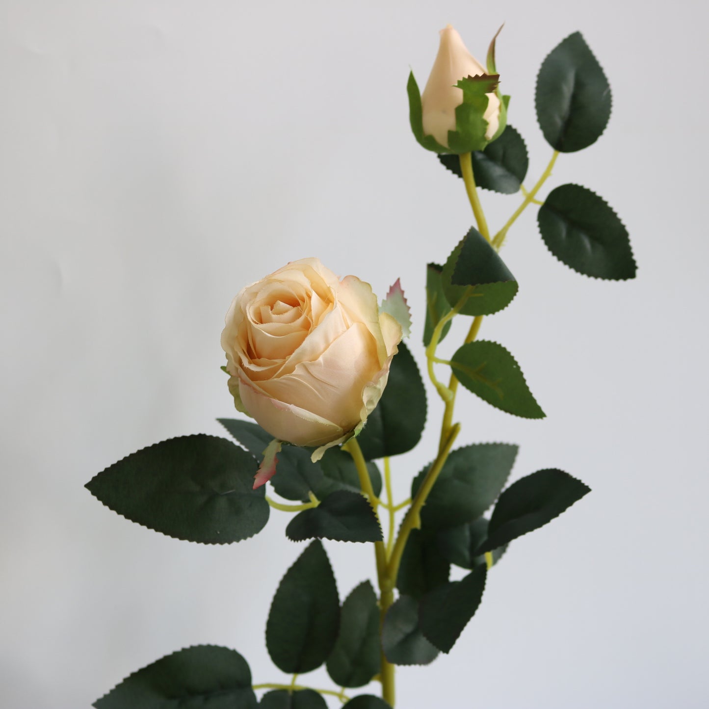 Elegant European Style Faux Bulgarian Rose for Home Décor and Wedding Celebrations - Beautifully Crafted Silk Rose Arrangement with Oil Painting Inspiration